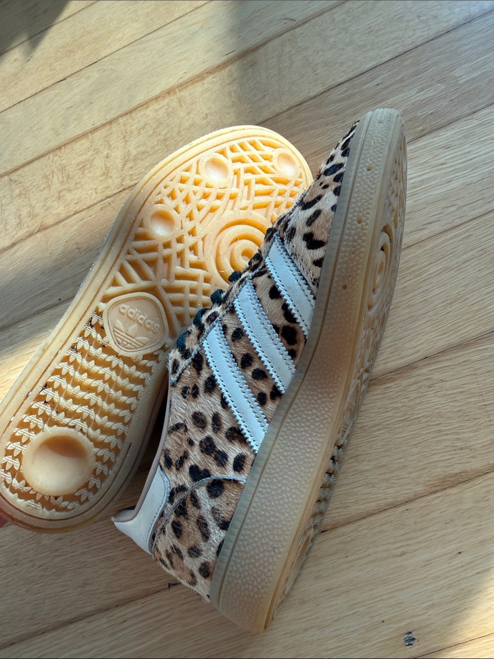 Women’s Leopard Print Casual Sneakers with Green Laces - Picture 3 of 3